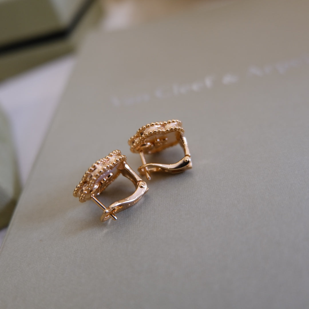 [Moco]LUCKY PINK GOLD WHITE MOP EARRINGS