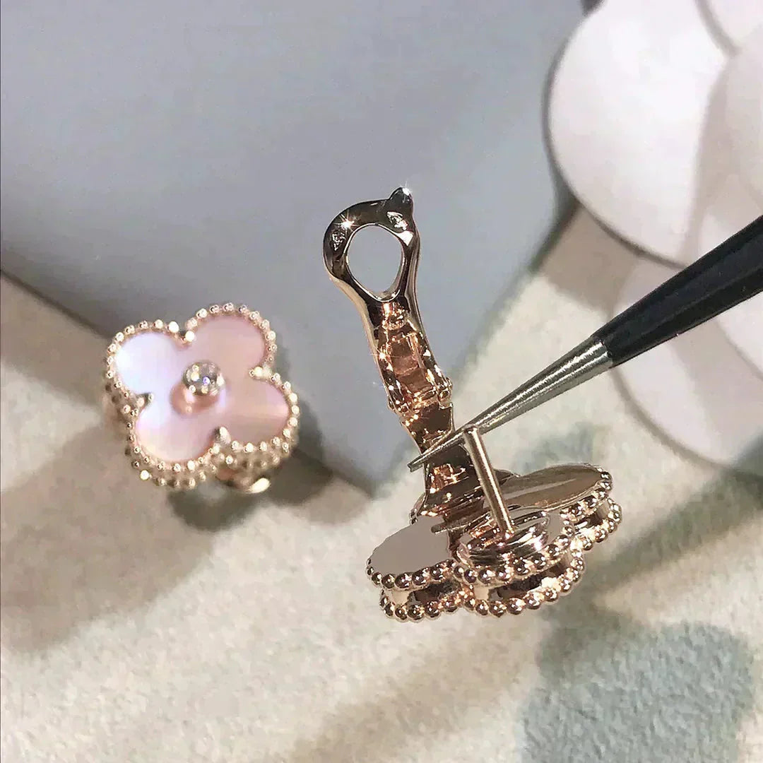 [Moco]CLOVER MEDIUM 1 MOTIFS  PINK MOP DIAMOND EARRINGS