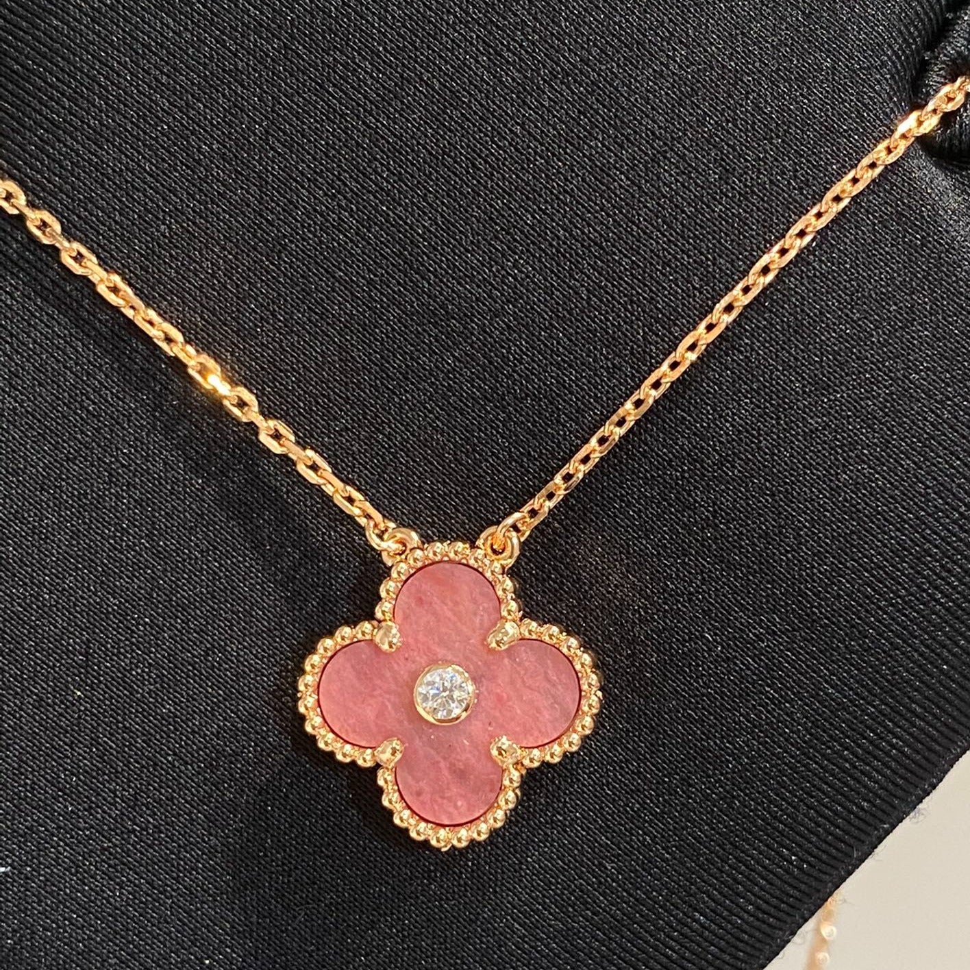 [Moco]CLOVER 15MM DIAMOND RHODONITE NECKLACE