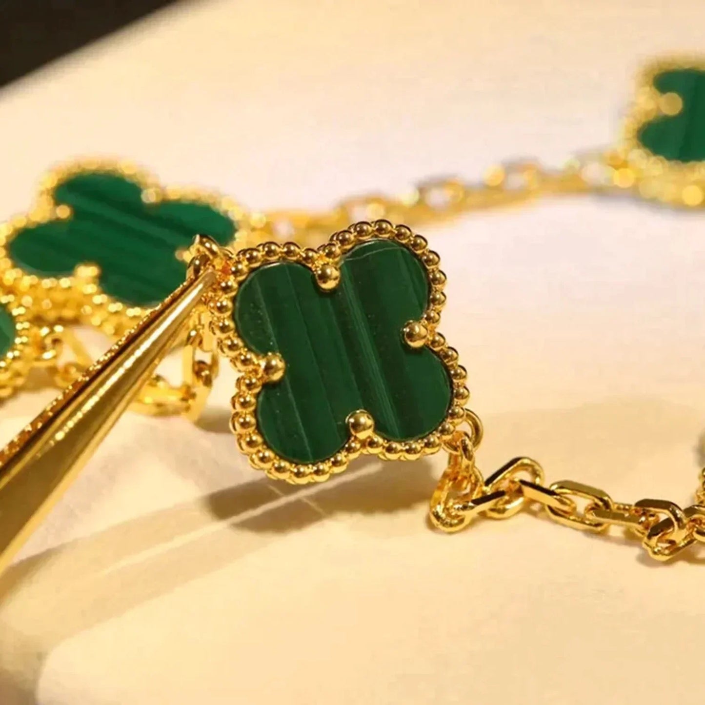 [Moco]CLOVER 5 MOTIFS MALACHITE BRACELET