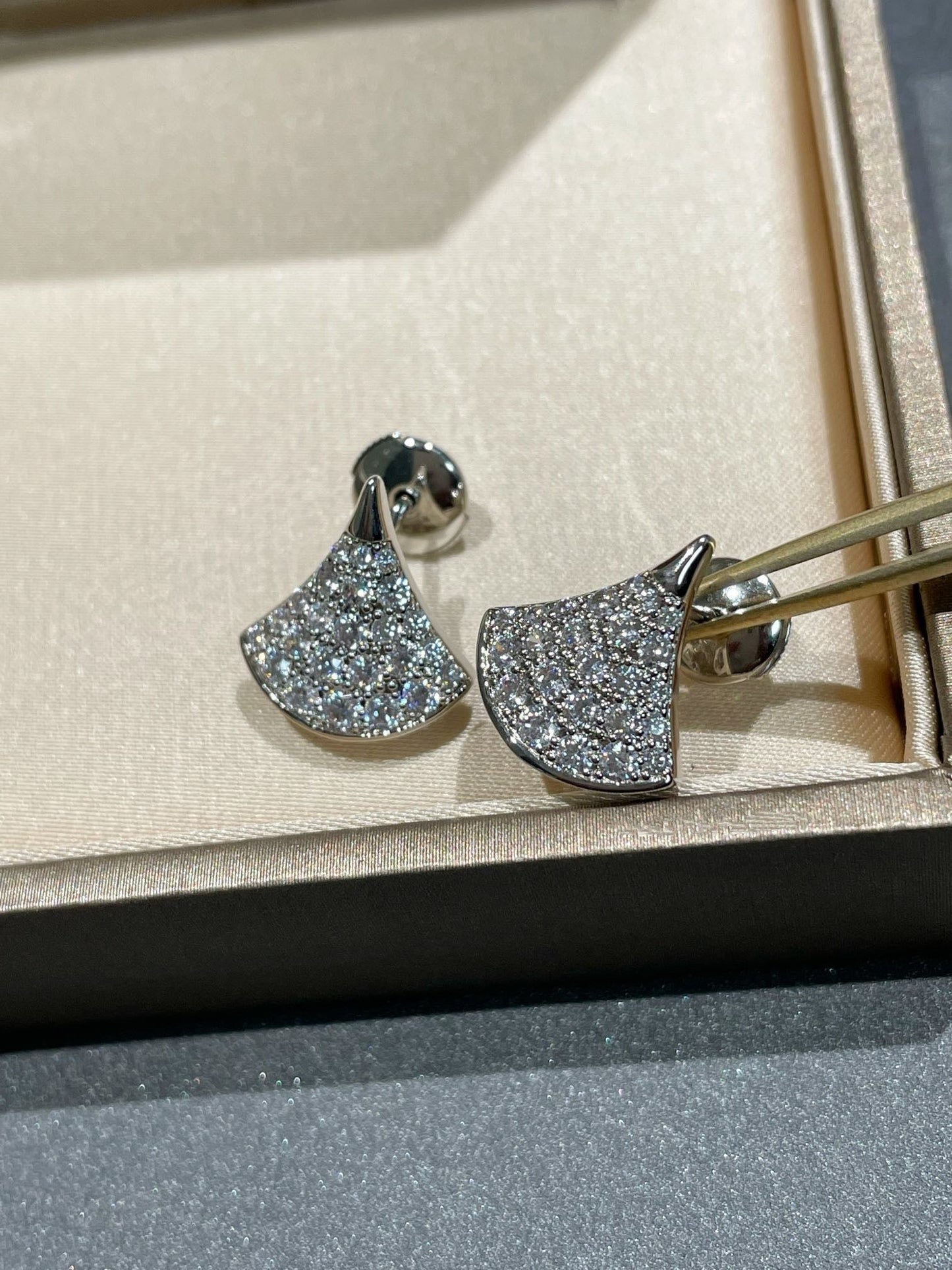 [Moco]DREAM STUD EARRINGS DIAMOND