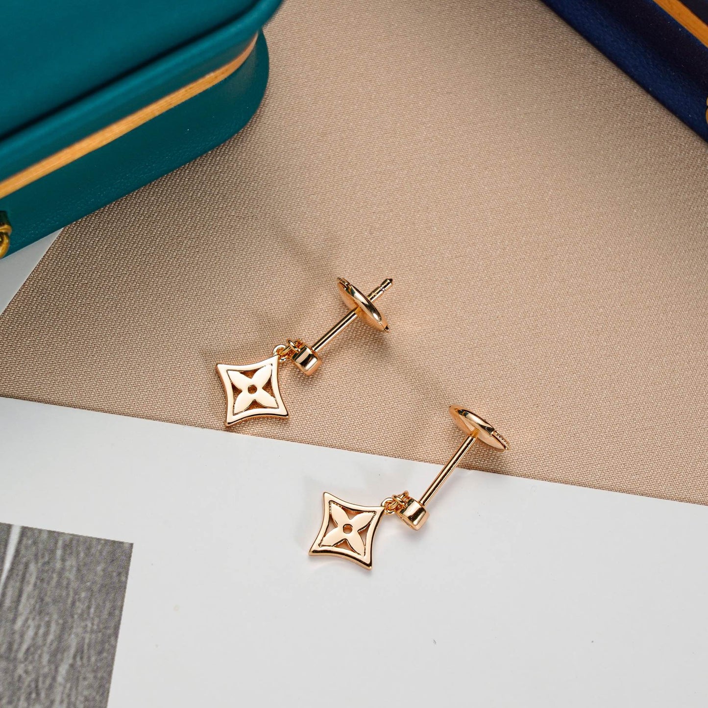 [Moco]STAR EARRINGS GOLD