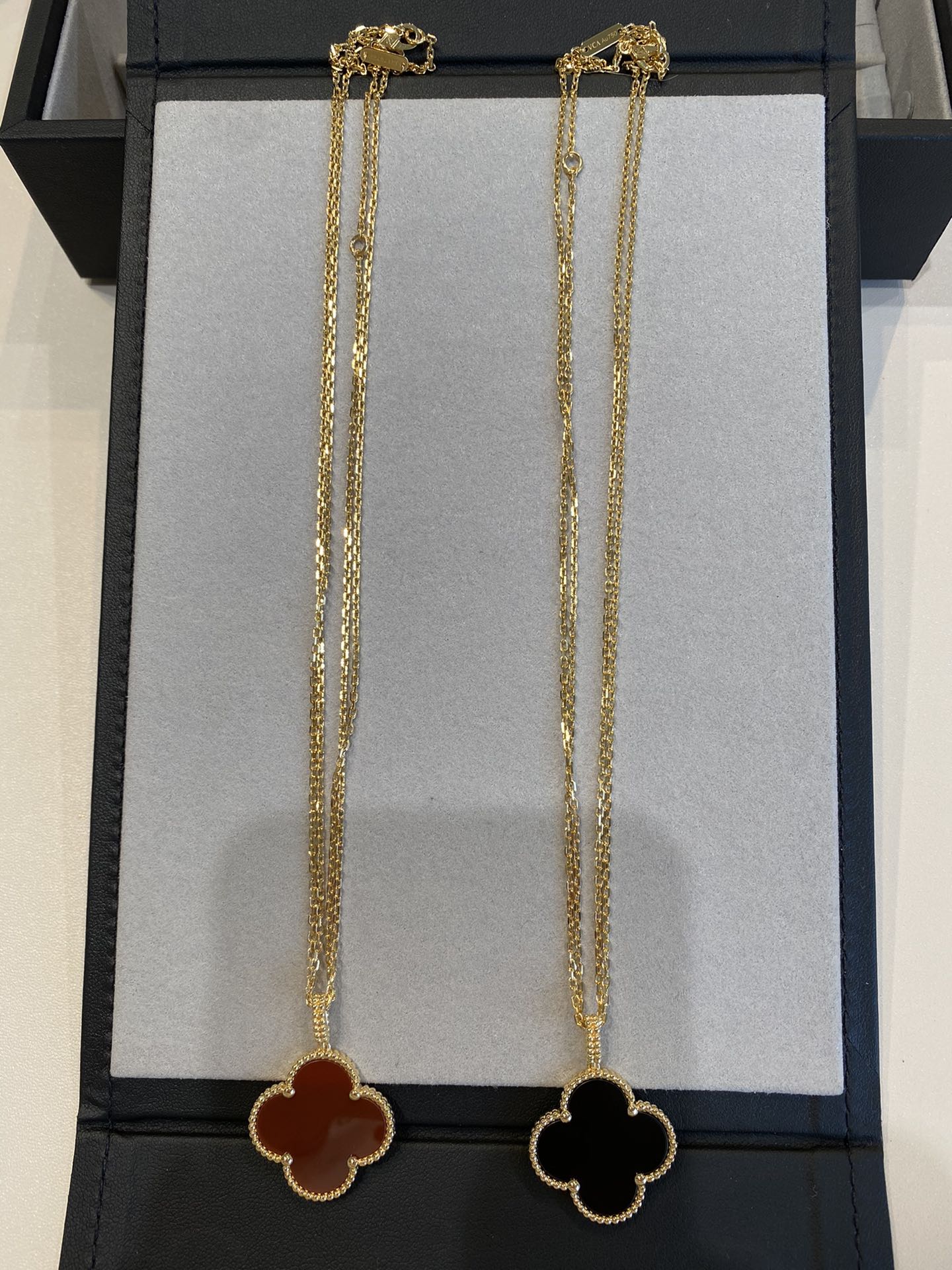 [Moco]CLOVER 25MM NECKLACE GOLD CARNELIAN