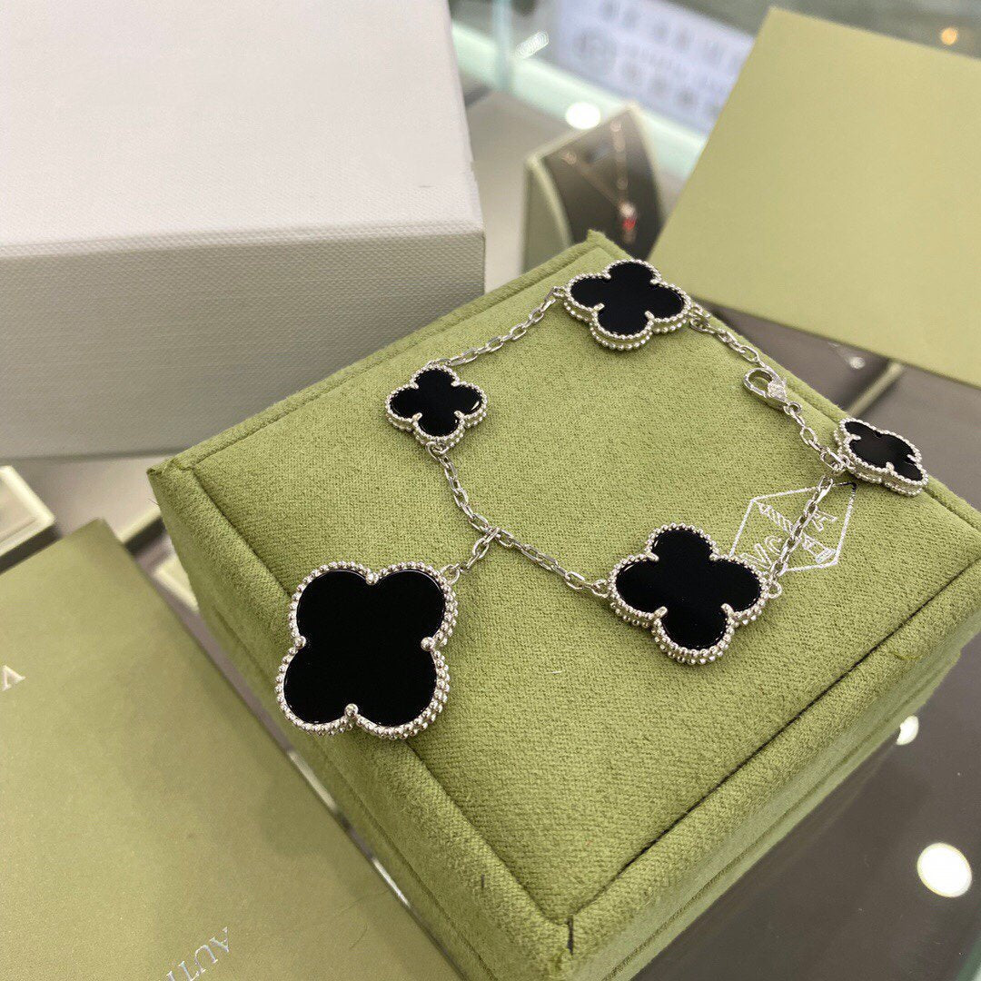 [Moco]CLOVER 5 MOTIFS SIVLER ONYX BRACELET