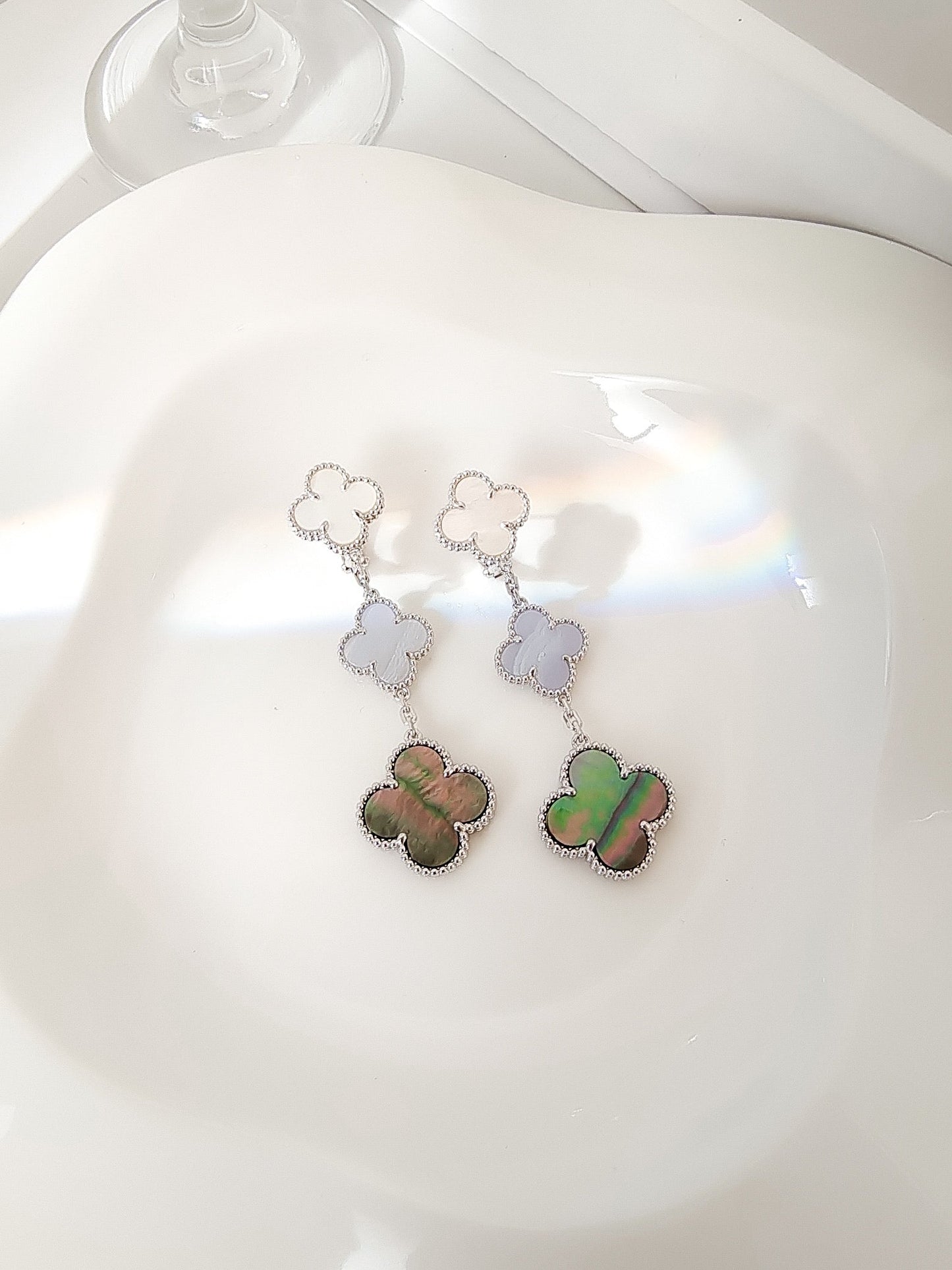 [Moco]CLOVER 3 MOTIFS CHALCEDONY DARK MOP SILVER EARRINGS