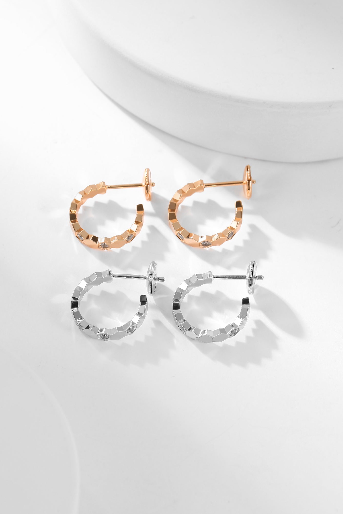 [Moco]BEE LOVE DIAMOND HOOP EARRINGS