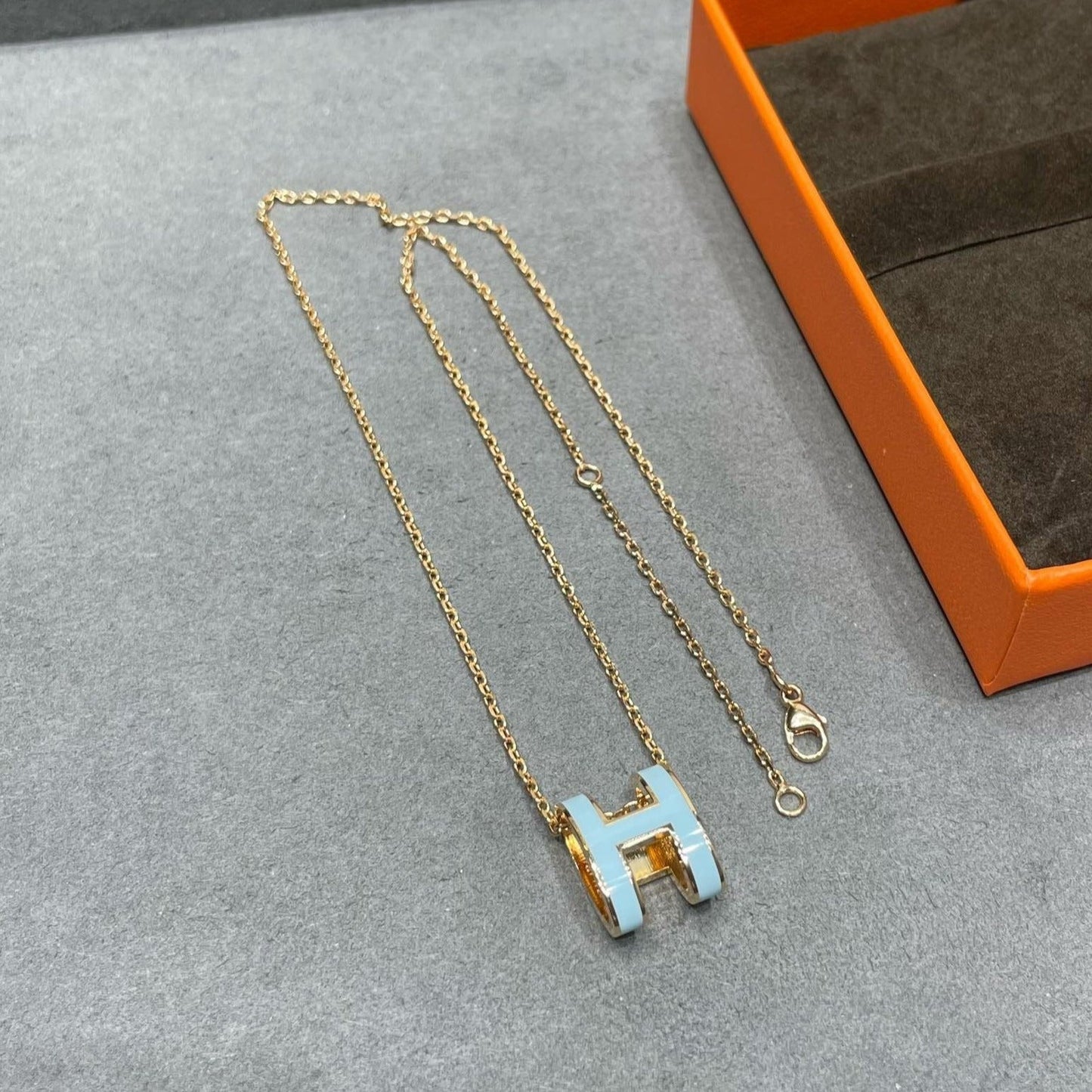 [Moco]POP H SKY BLUE NECKLACE