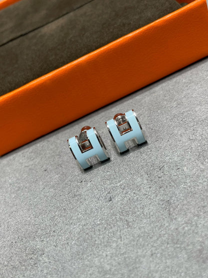 [Moco]POP H SKY BLUE STUD EARRINGS