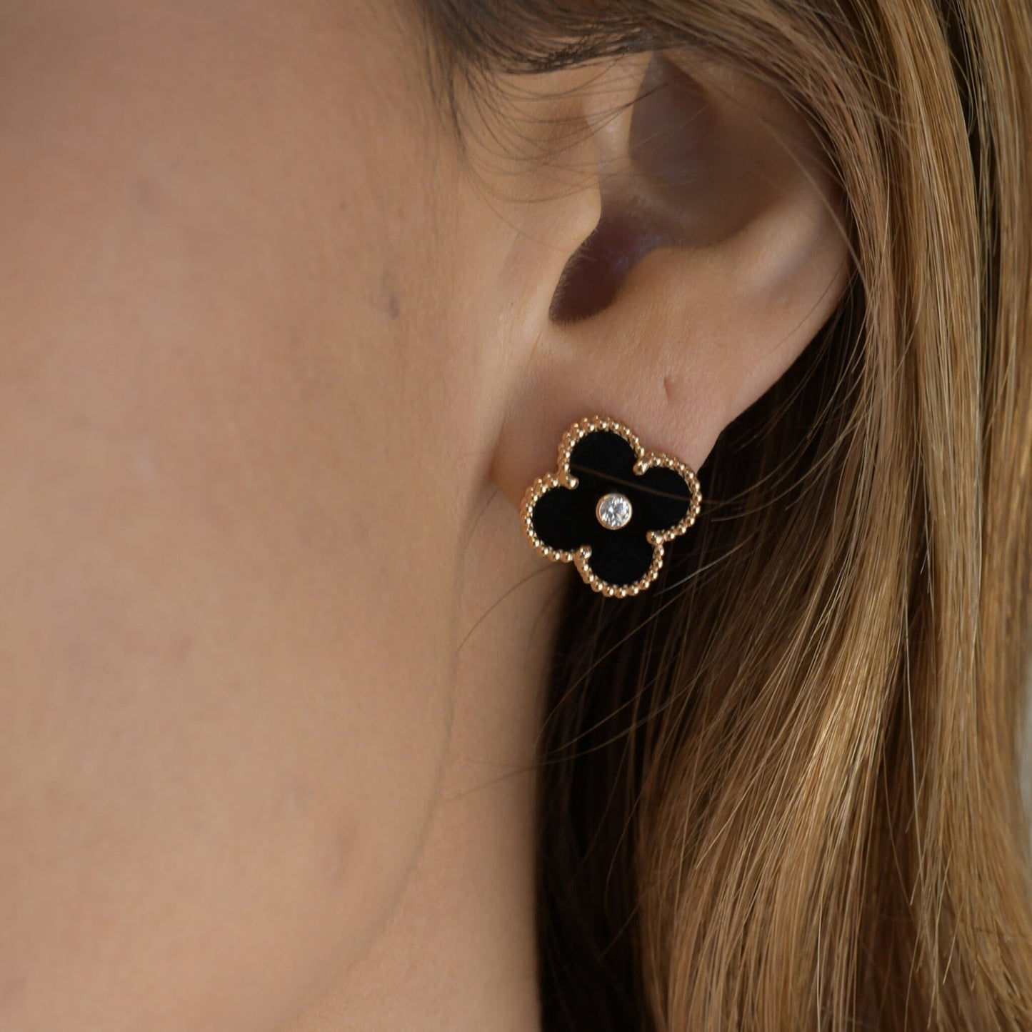 [Moco]CLOVER MEDIUM 1 MOTIFS ONYX DIAMOND EARRINGS