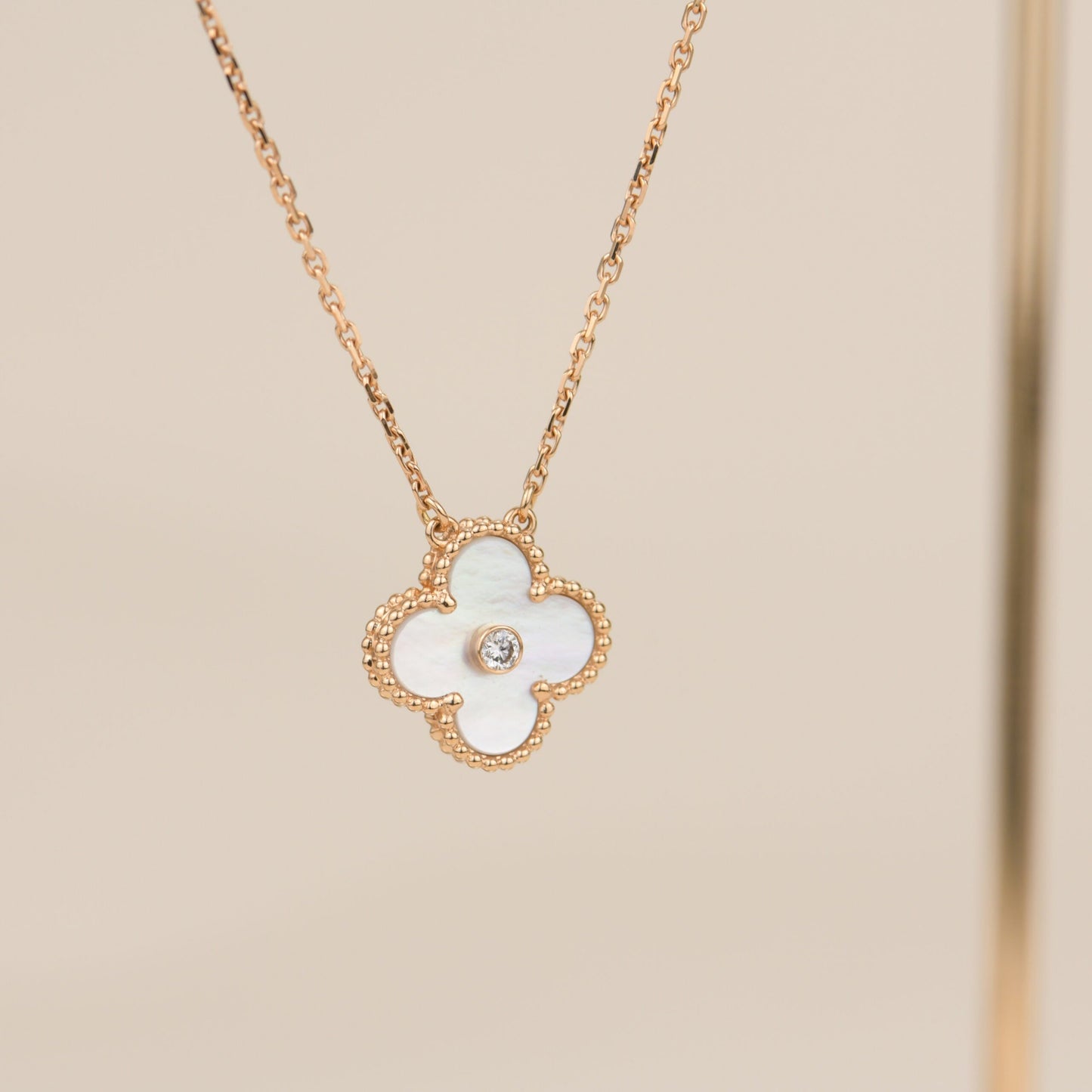 [Moco]CLOVER 15MM DIAMOND WHITE FRITILLARIA NECKLACE