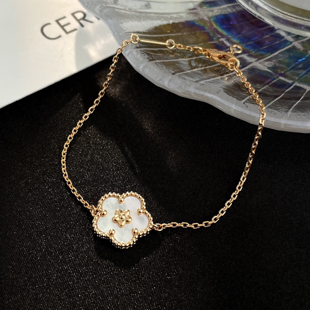 [Moco]LUCKY WHITE MOP PLUM BLOSSOM  BRACELET