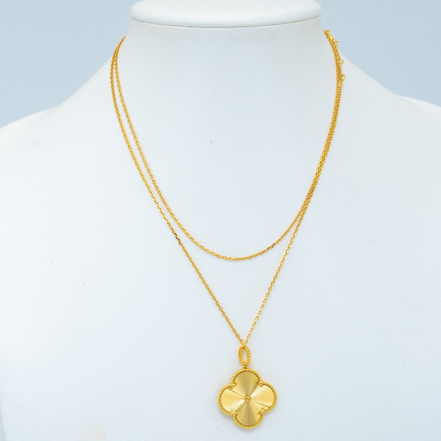 [Moco]CLOVER 25MM PEDANT NECKLACE GOLD