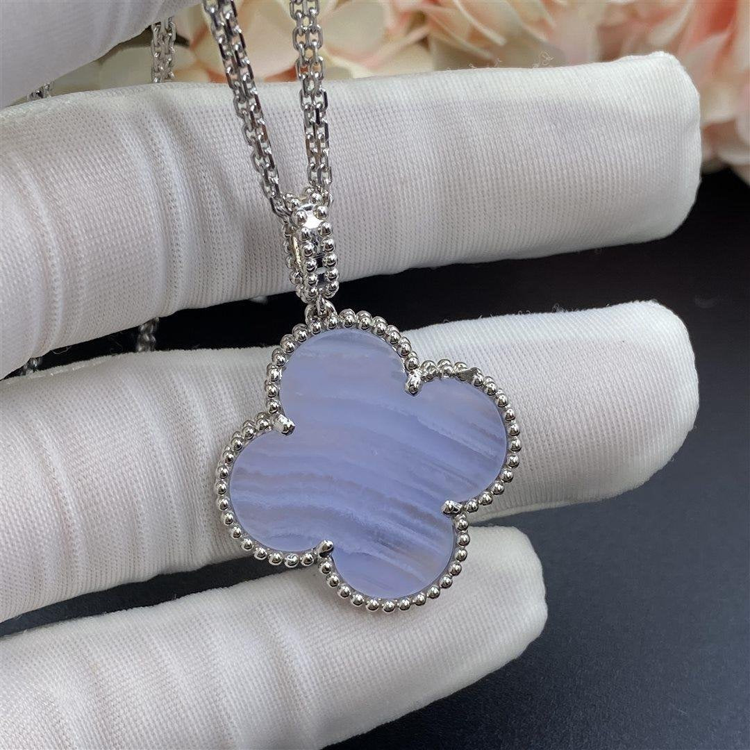 [Moco]CLOVER SILVER CHALCEDONY BIG CLOVER NECKLACE